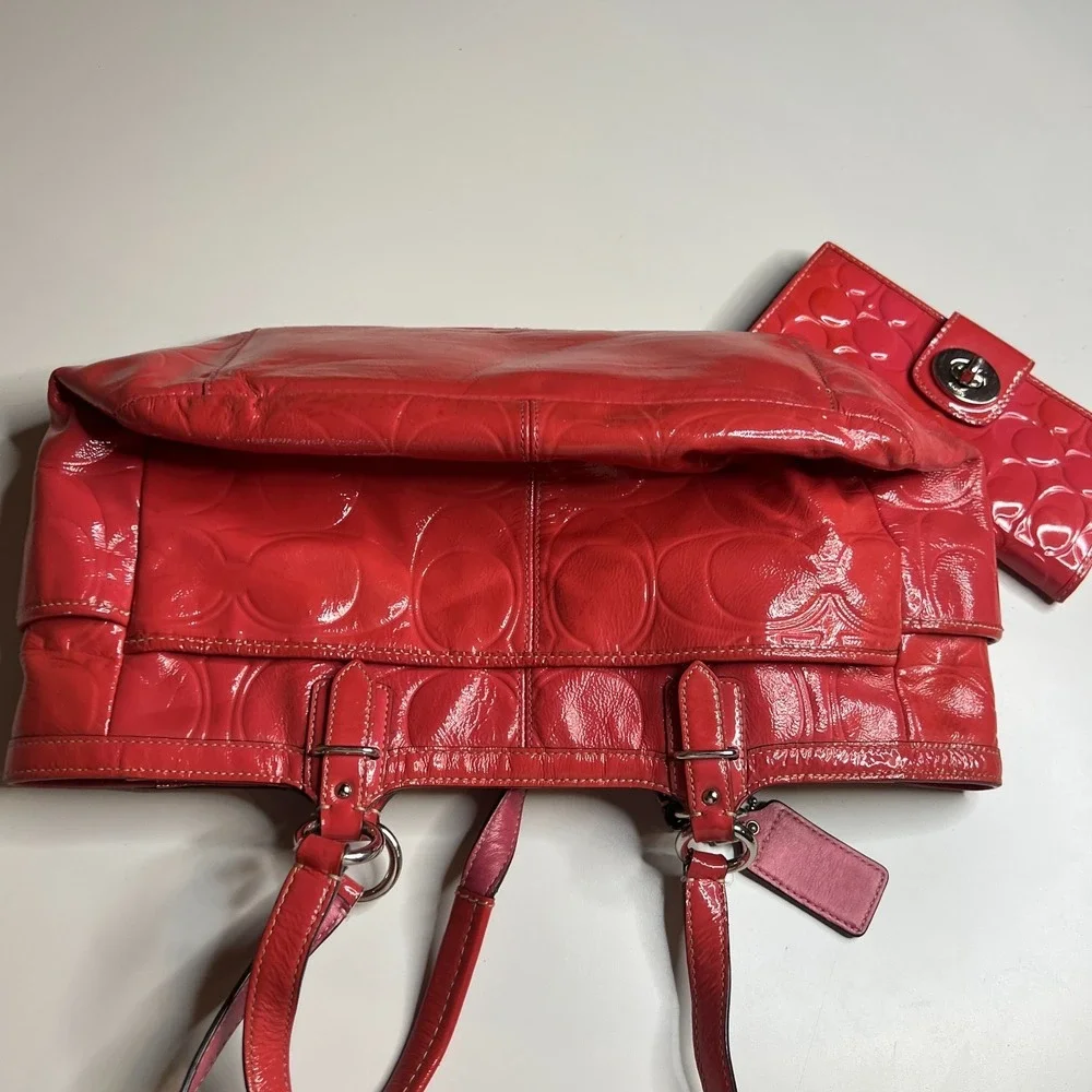 Coach Gallery Tote & Wallet Set – Red Patent Leather Embossed Signature, Style
